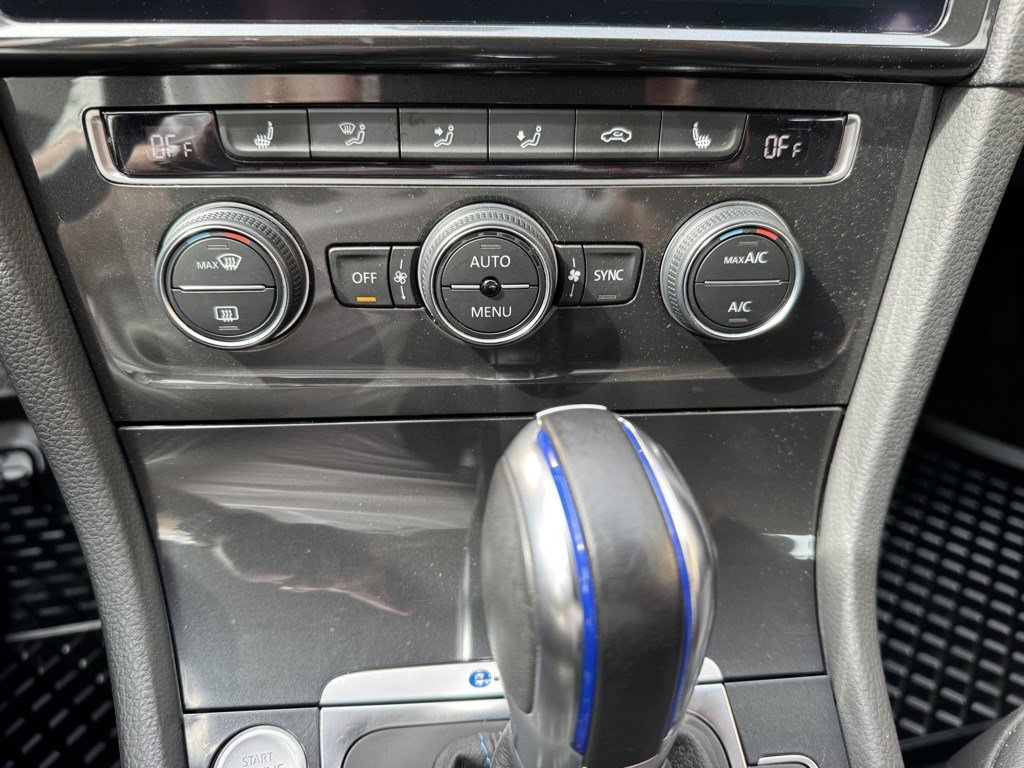 Used 2019 Volkswagen e-Golf SEL Premium FWD image 12