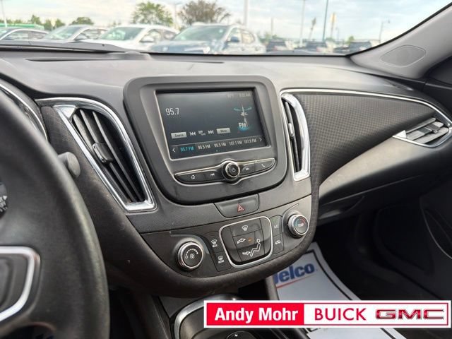 Used 2017 Chevrolet Malibu LT FWD image 26