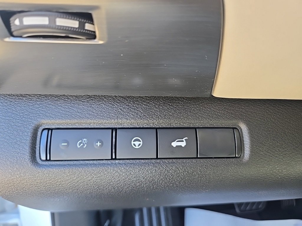 New 2025 Nissan Pathfinder SL w/ Black Appearance Package image 12