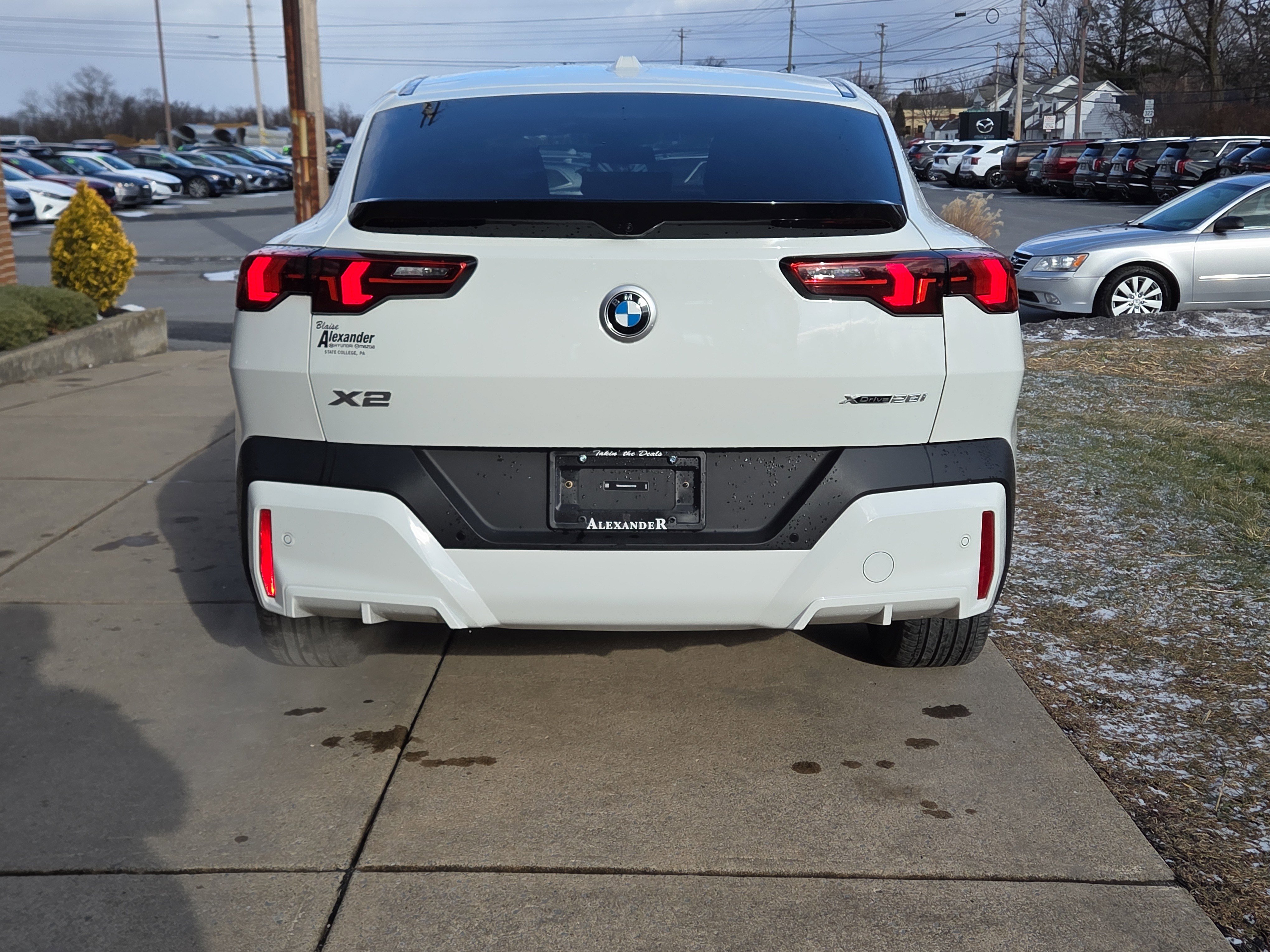 Used 2025 BMW X2 xDrive28i image 4