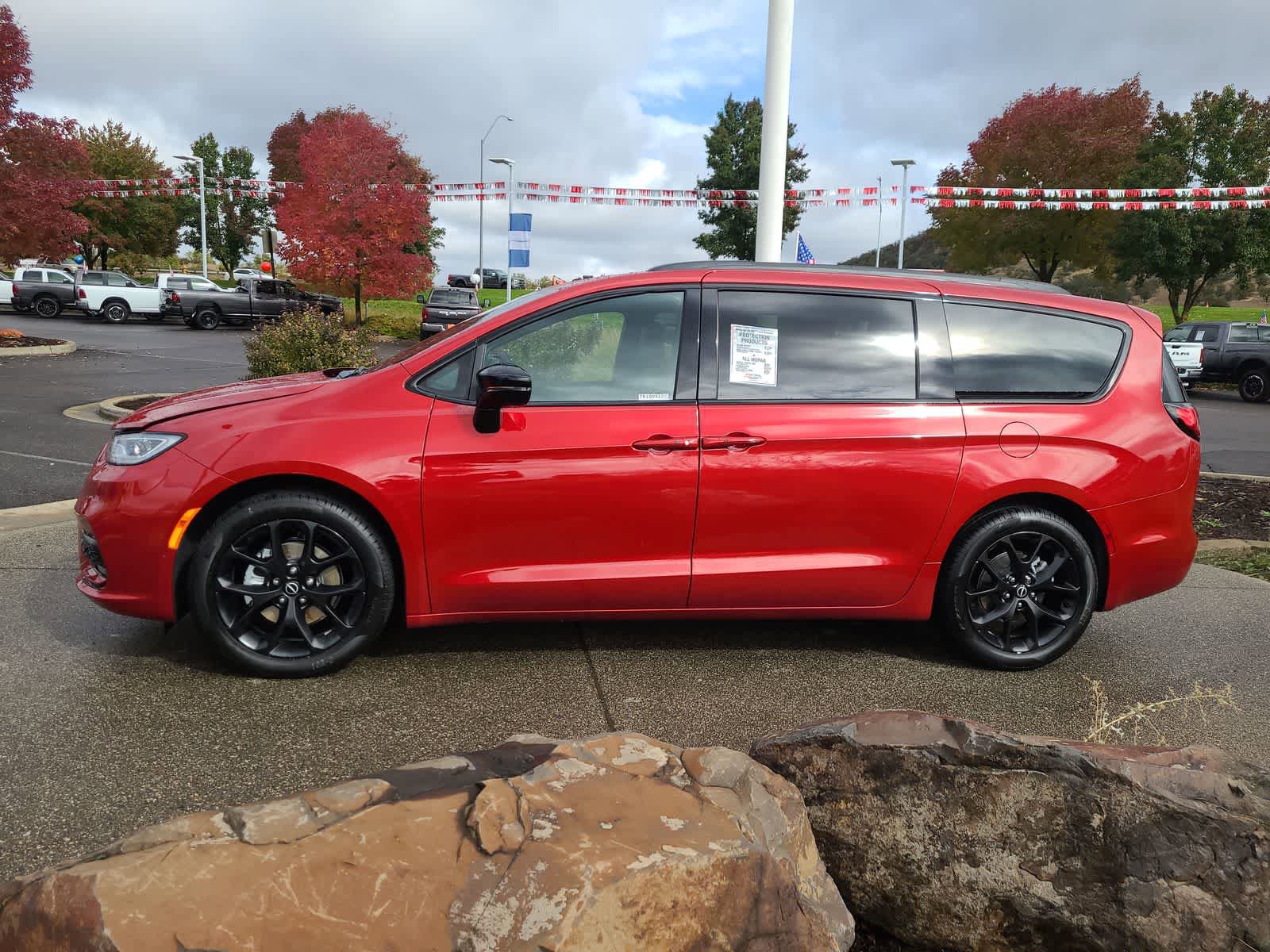 New 2026 Chrysler Pacifica Select FWD image 11