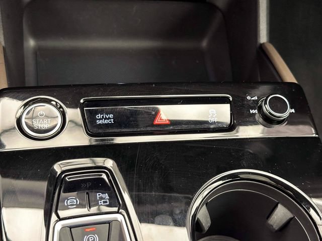 Used 2025 Audi A6 e-tron Premium w/ Ultra Package AWD/4WD image 26