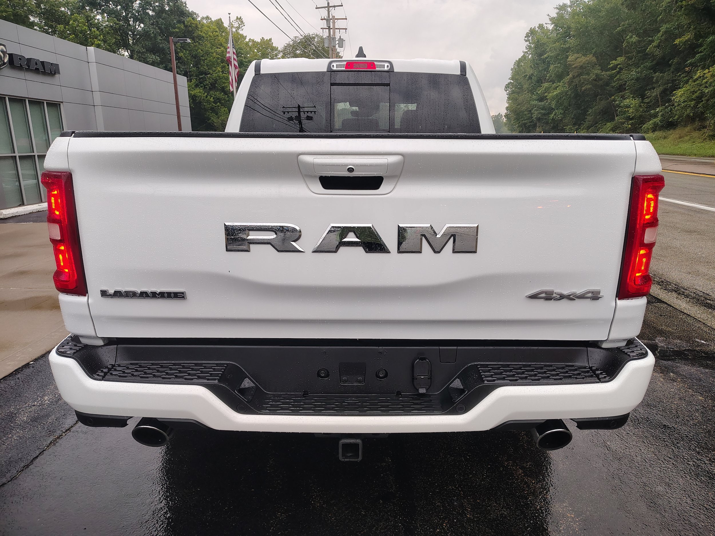Used 2025 RAM 1500 Laramie AWD/4WD image 9