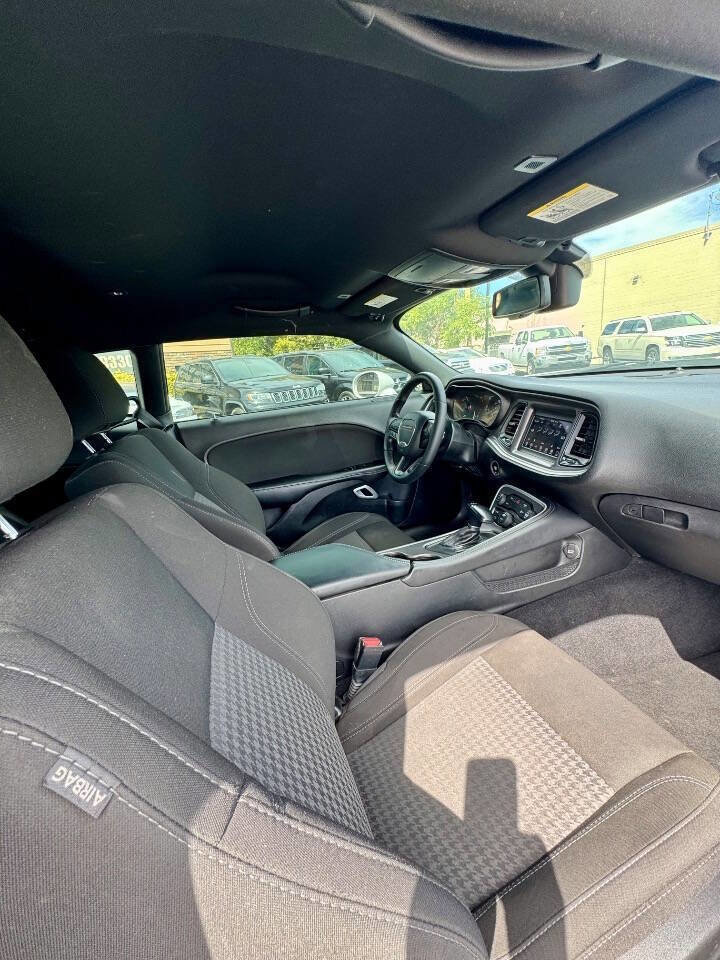 Used 2021 Dodge Challenger SXT w/ Blacktop Package image 31