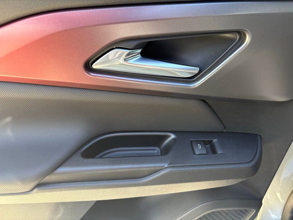 New 2025 Chevrolet Equinox EV RS AWD/4WD image 48