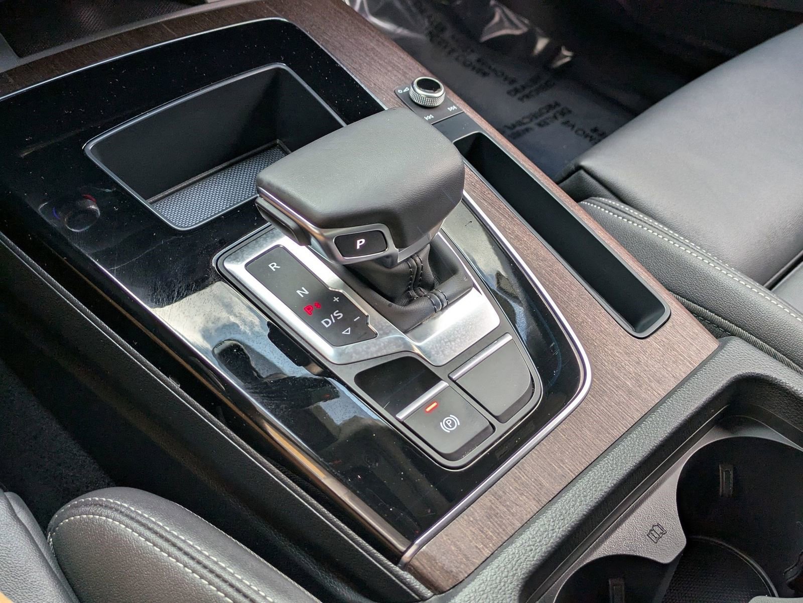 Used 2023 Audi Q5 e Premium w/ Convenience Package image 14