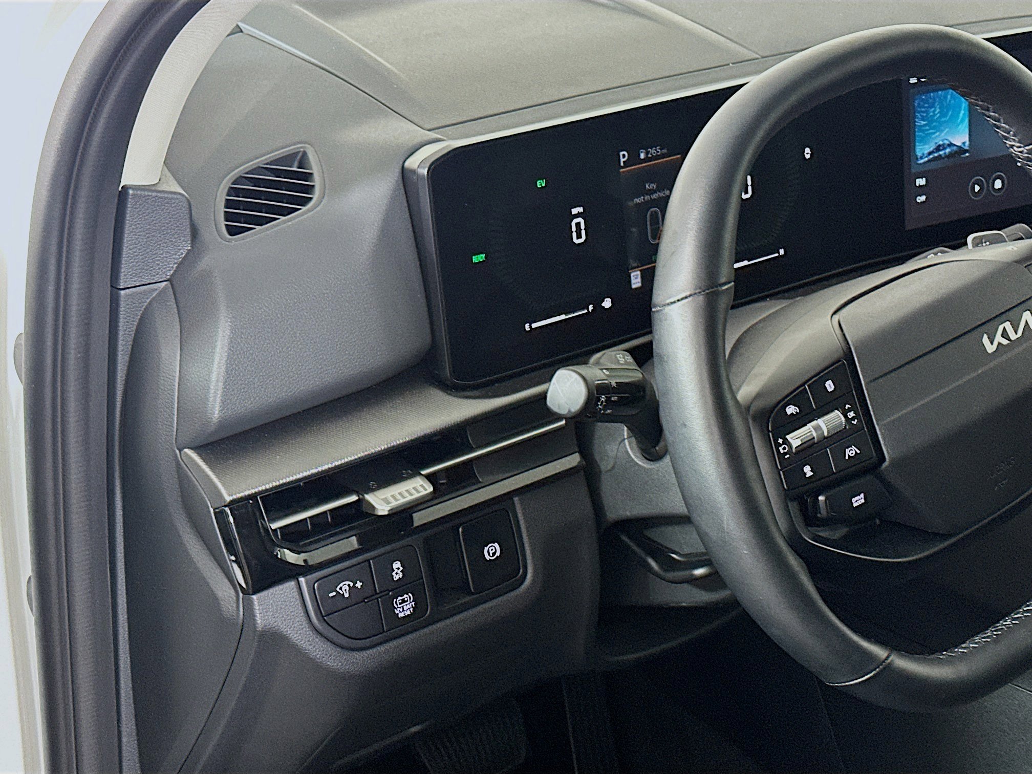 Used 2026 Kia Sportage LX image 12