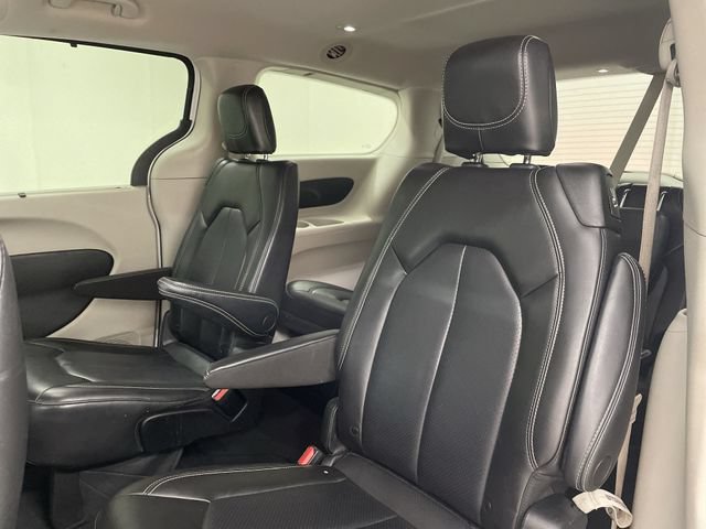 Used 2024 Chrysler Pacifica Touring-L FWD image 18