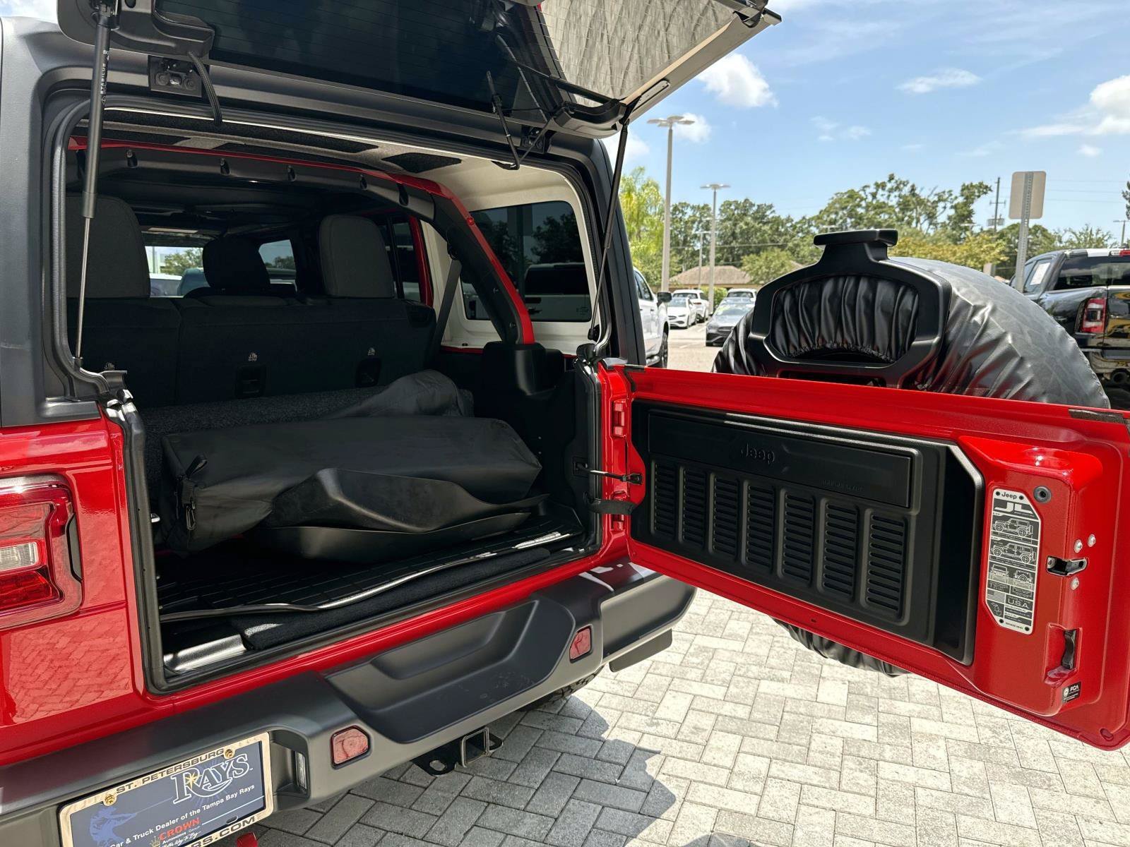 Used 2026 Jeep Wrangler Unlimited Rubicon AWD/4WD image 9