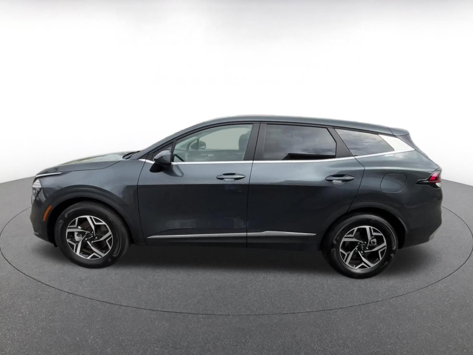 Used 2025 Kia Sportage LX image 8