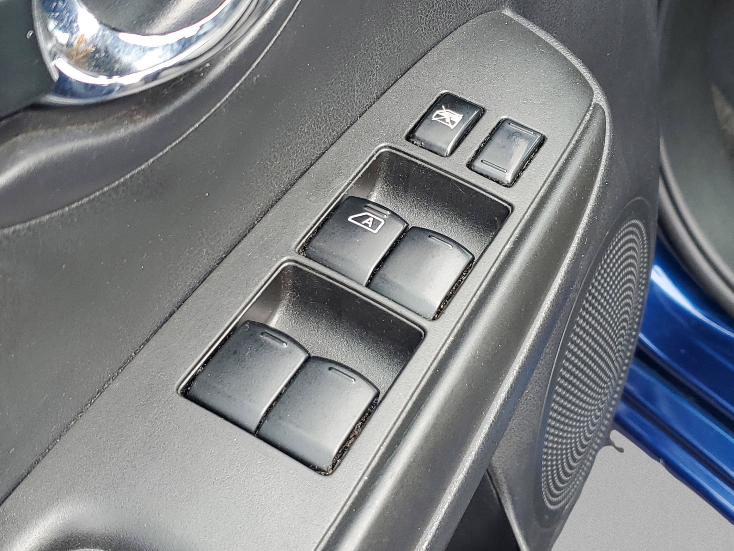 Used 2019 Nissan Versa SV FWD image 17