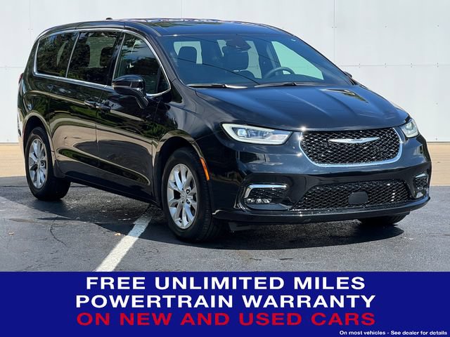 Used 2025 Chrysler Pacifica Select w/ Uconnect Theater Family Group AWD/4WD image 1