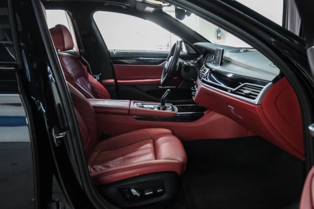 Used 2018 BMW M760i xDrive image 37