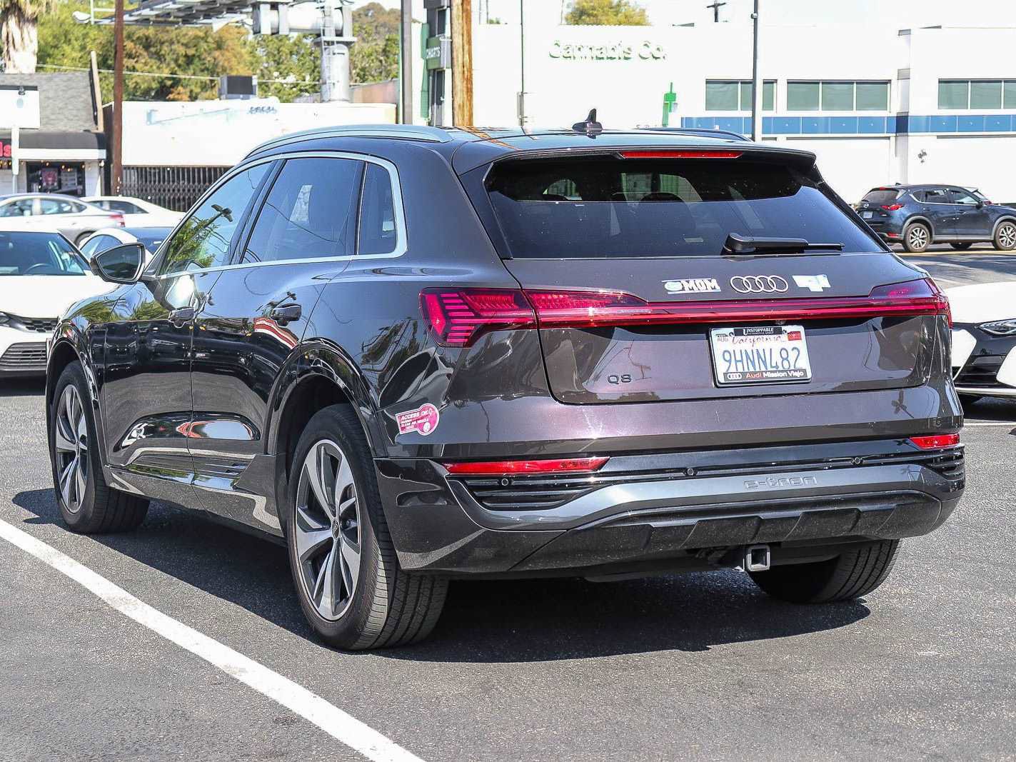 Used 2024 Audi Q8 e-tron Premium Plus w/ Premium Plus Package AWD/4WD image 2