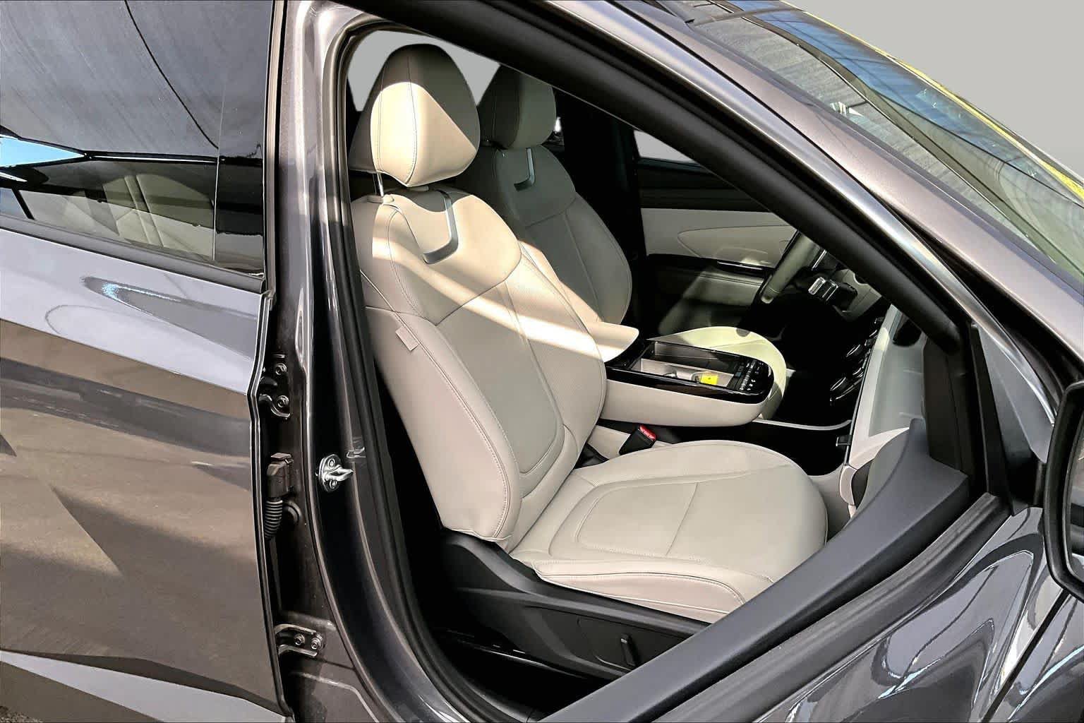Used 2025 Hyundai Tucson Limited AWD/4WD image 9