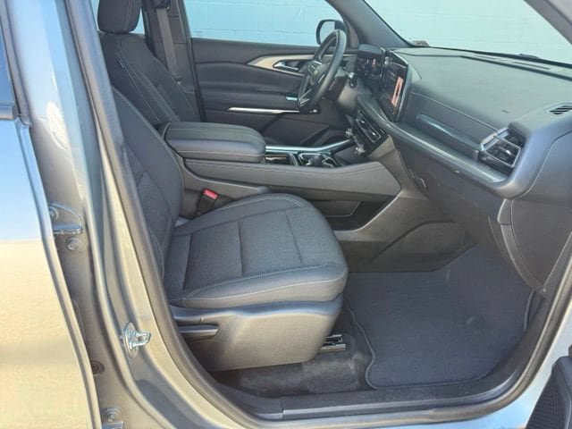 Used 2024 Chevrolet Traverse LT FWD image 17