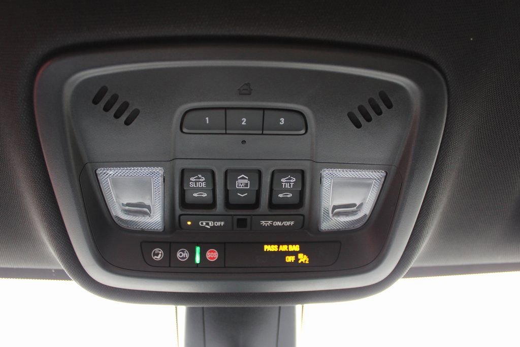 Used 2023 Chevrolet Traverse RS image 38