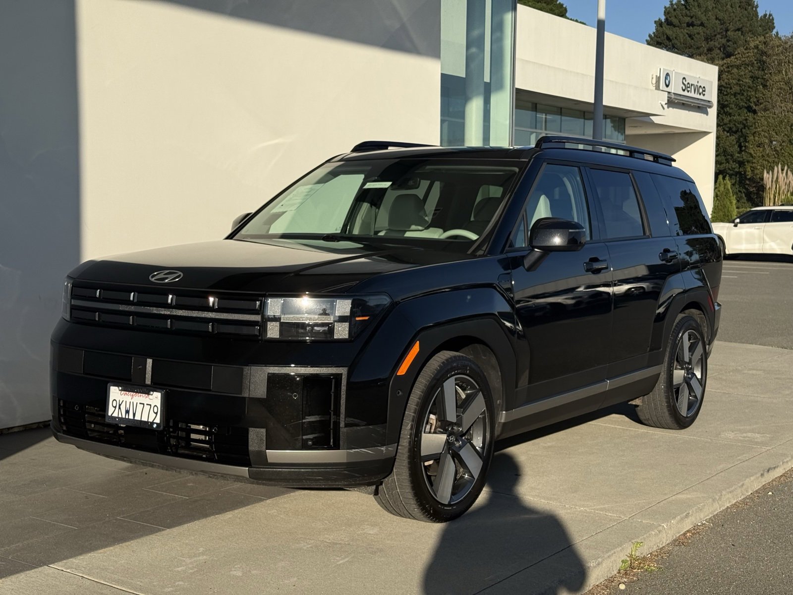 Used 2024 Hyundai Santa Fe Limited image 3