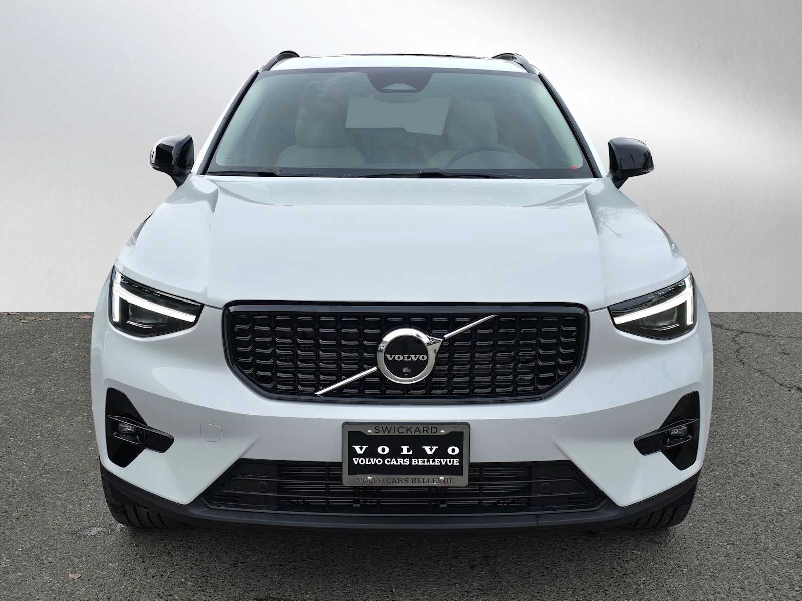 New 2026 Volvo XC40 B5 Plus w/ Protection Package Premier image 8