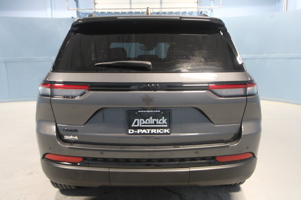 Used 2024 Jeep Grand Cherokee Altitude AWD/4WD image 33