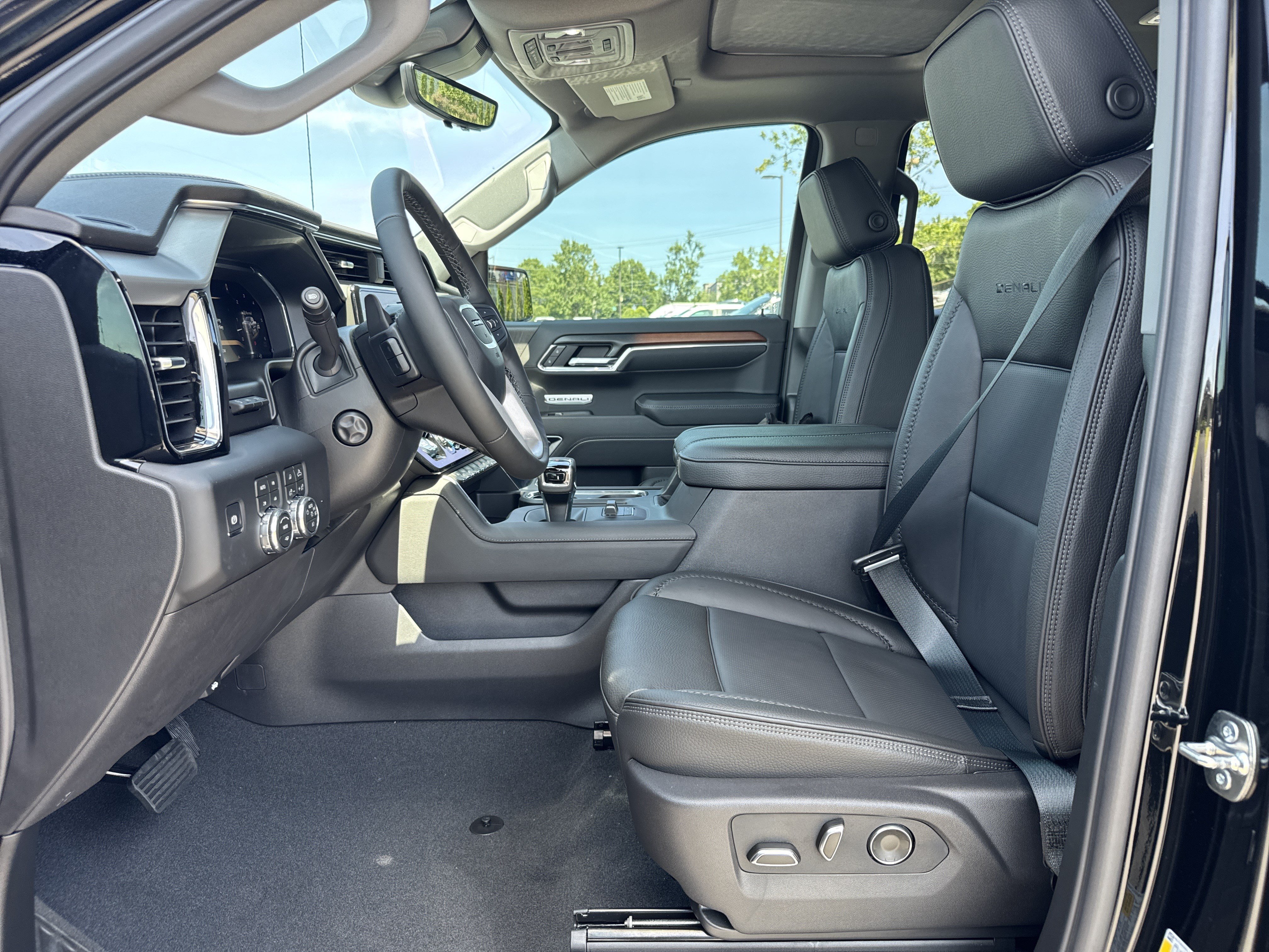 New 2026 GMC Sierra 1500 Denali w/ Denali Reserve Package AWD/4WD image 17