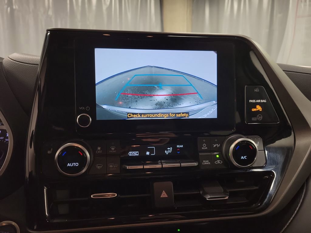 Used 2024 Toyota Highlander XLE image 17