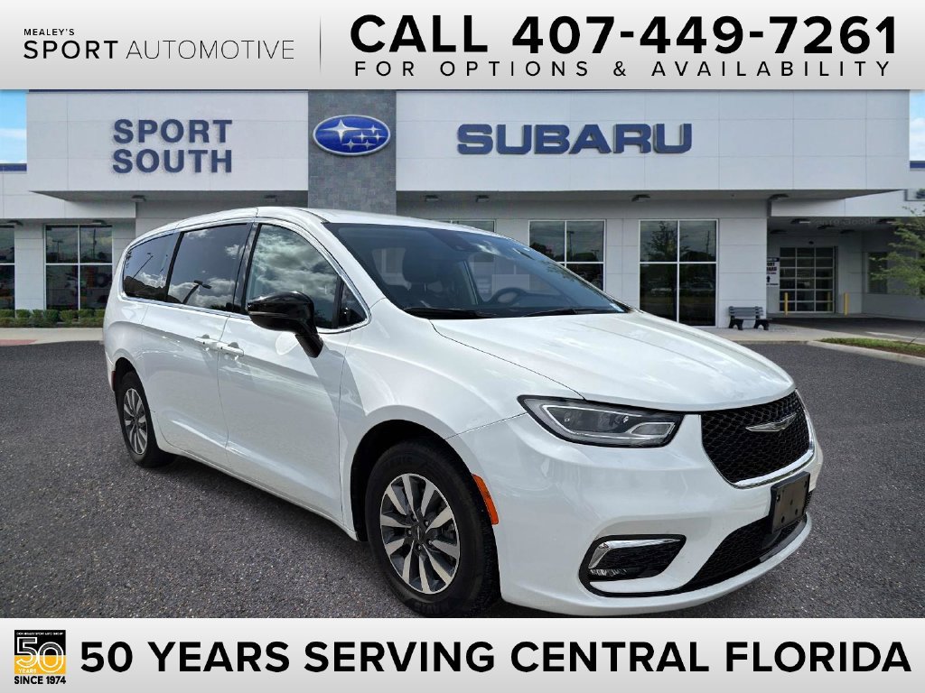Used 2024 Chrysler Pacifica Limited FWD image 1