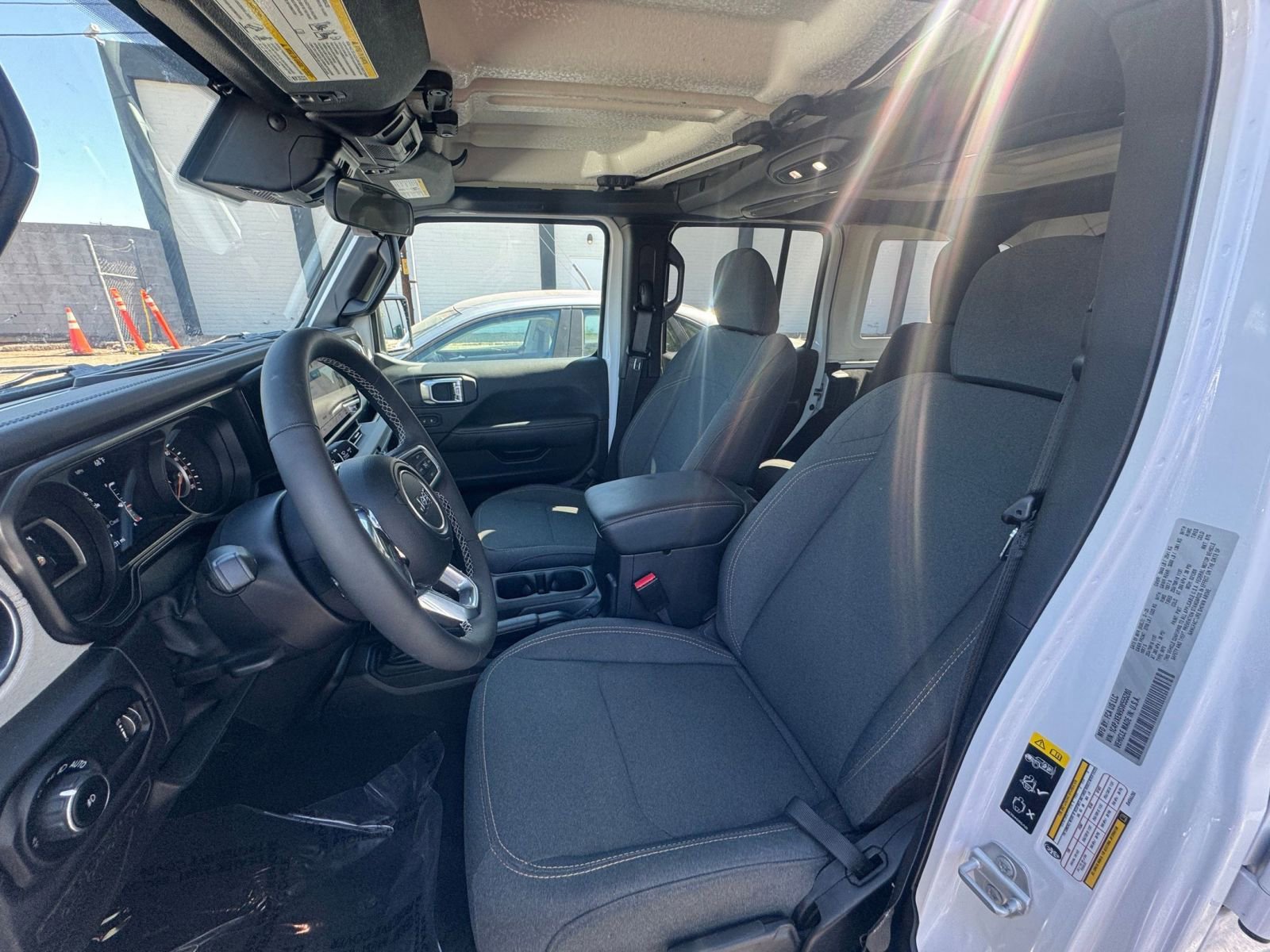 Used 2025 Jeep Wrangler Sahara image 35