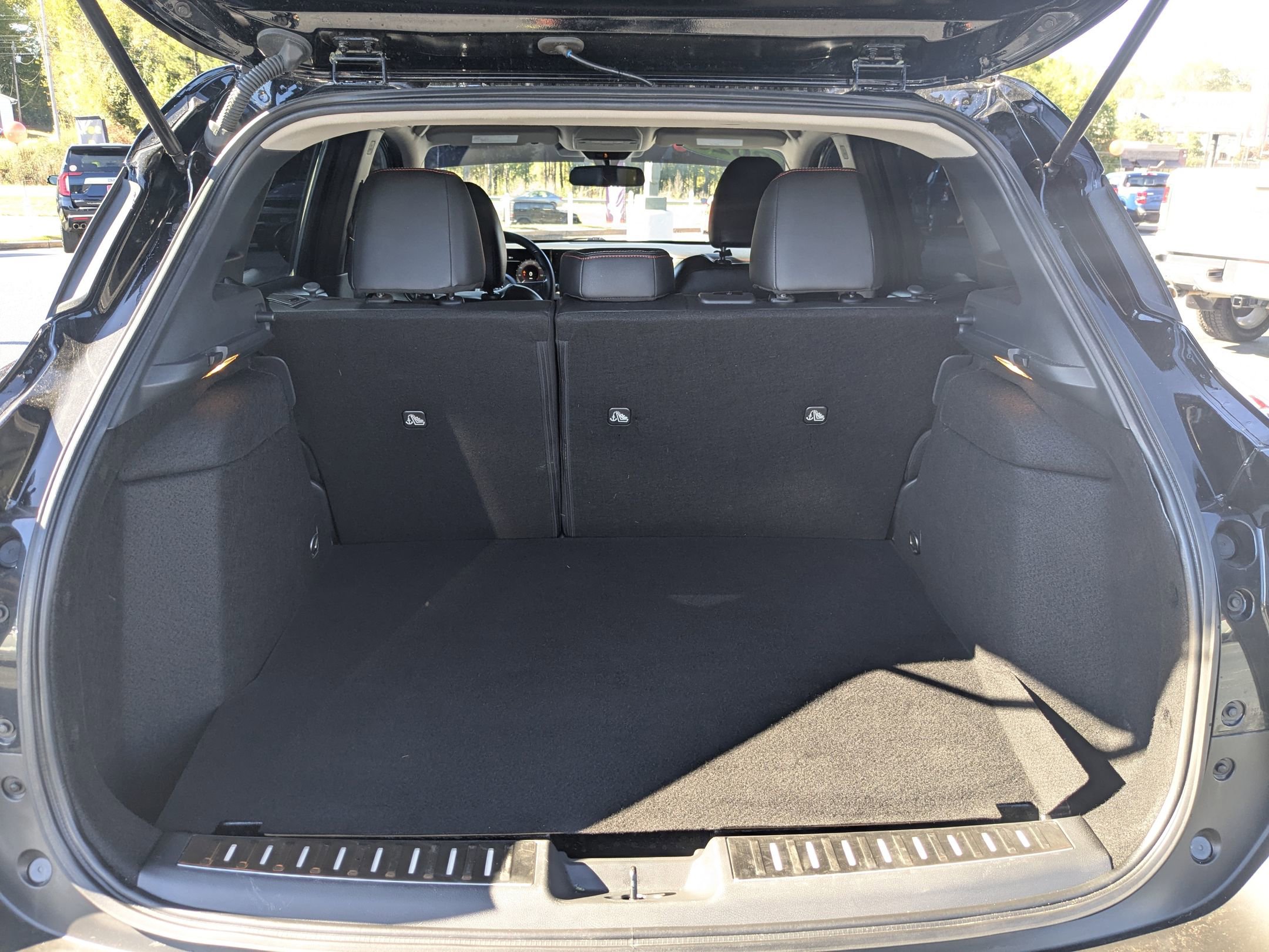 Used 2025 Nissan Kicks SR w/ Illumination Package image 24