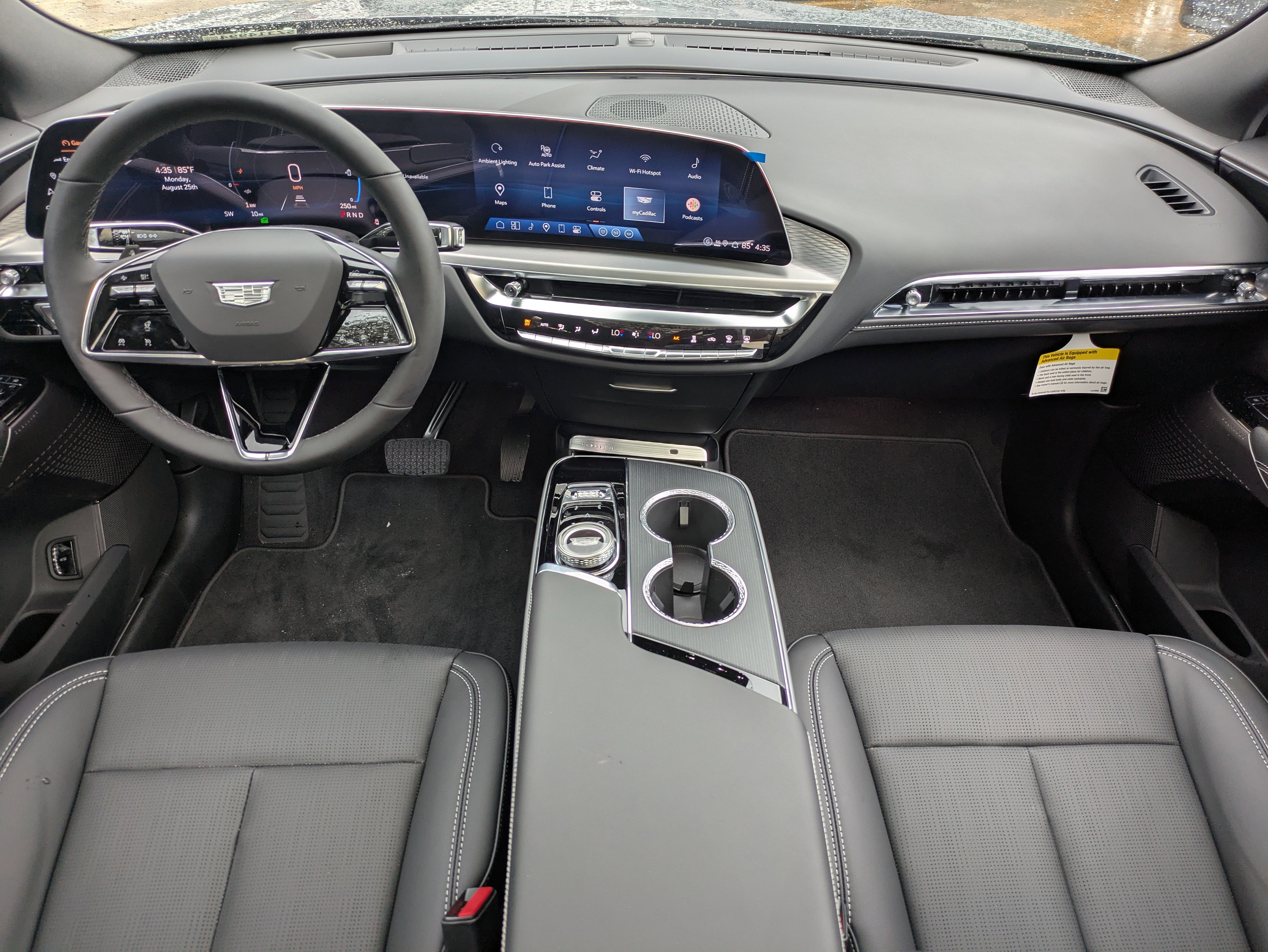 New 2025 Cadillac Lyriq Luxury image 9