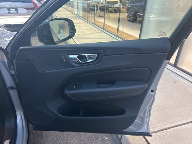 Certified 2025 Volvo XC60 B5 Plus AWD/4WD image 14