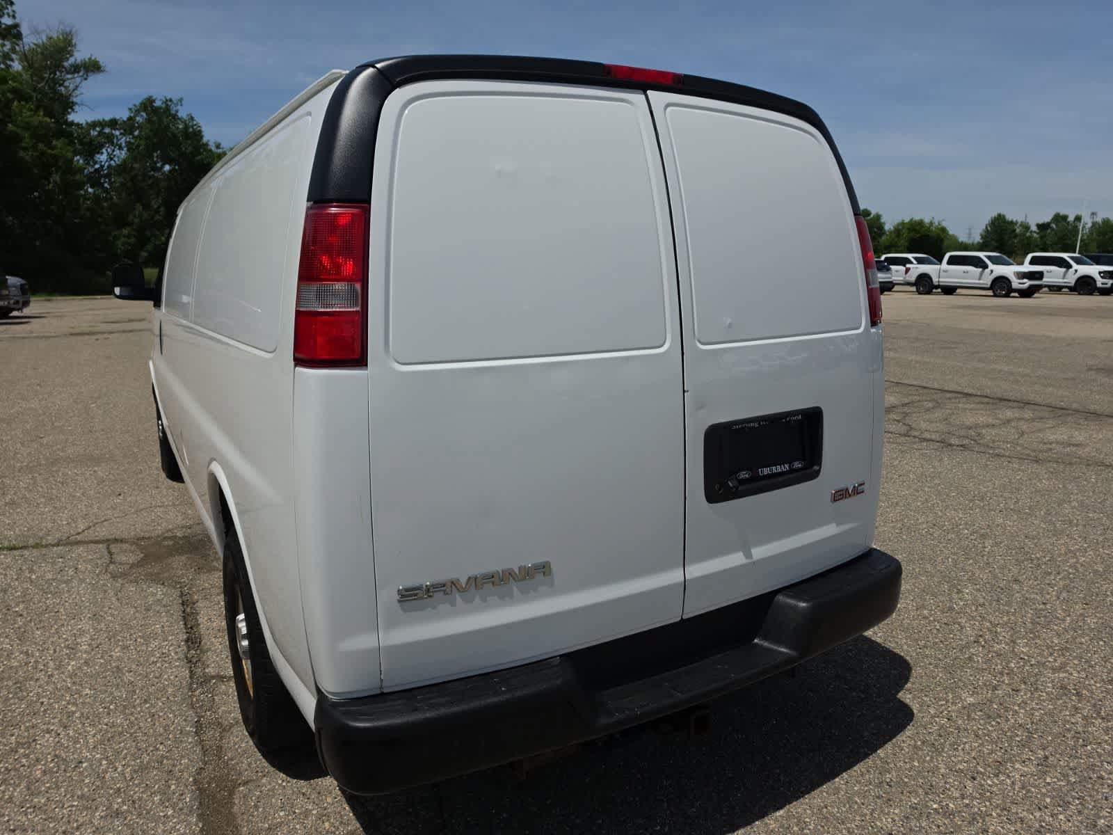 Used 2017 GMC Savana 3500 Extended RWD image 10