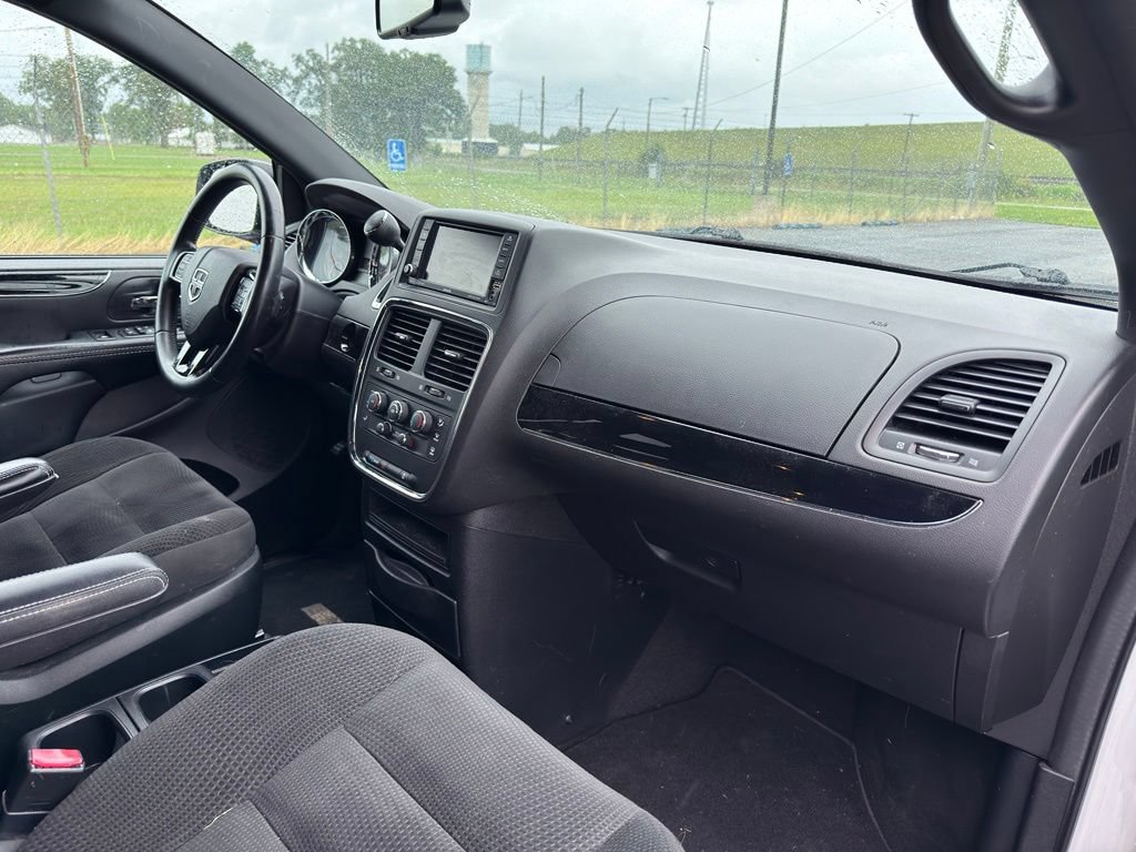 Used 2017 Dodge Grand Caravan SE FWD image 29