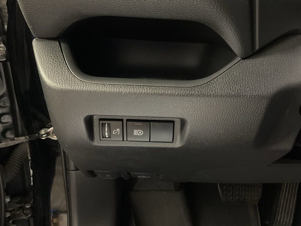 Used 2019 Toyota RAV4 XLE AWD/4WD image 29