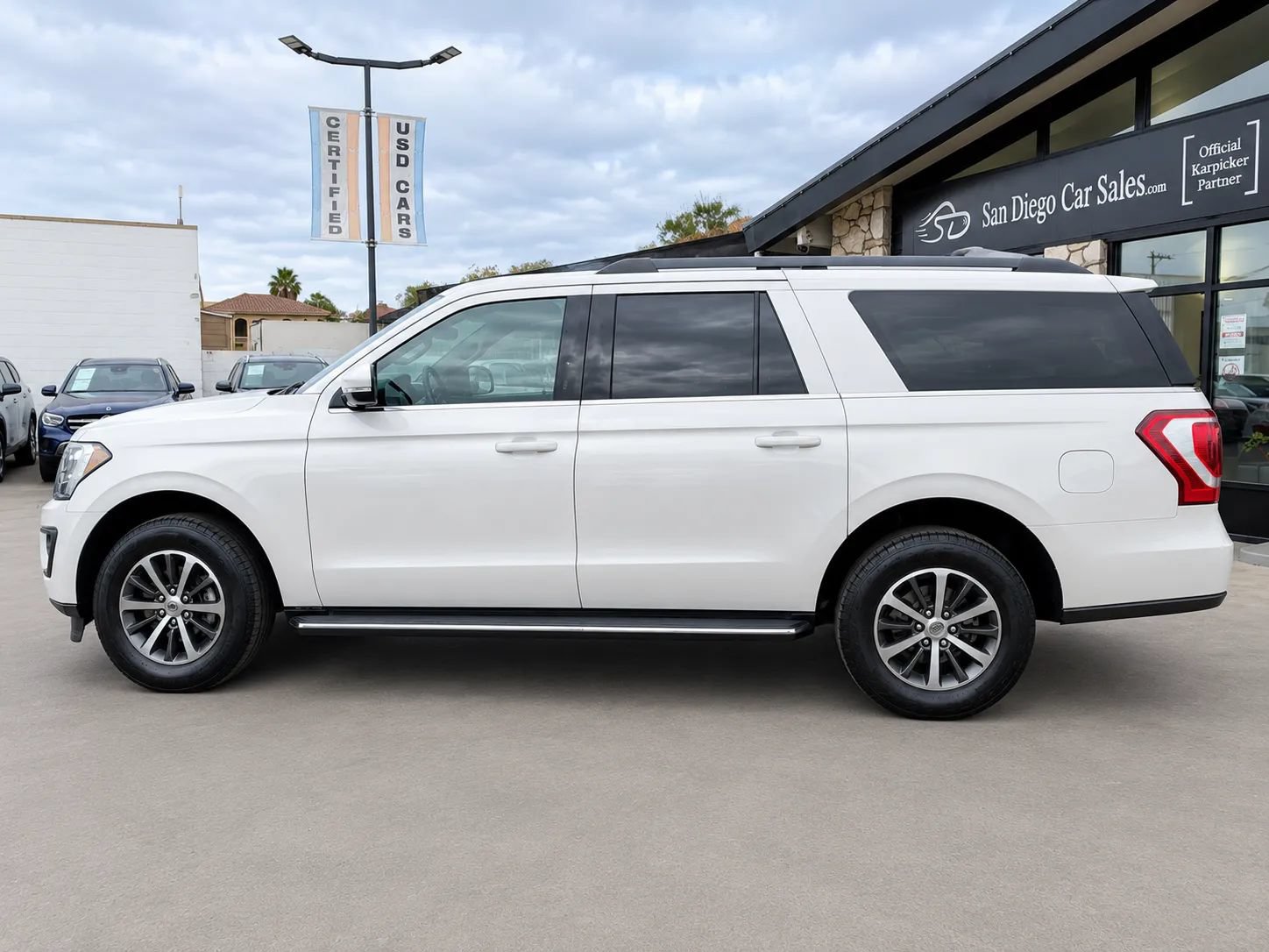 Used 2018 Ford Expedition Max XLT w/ Equipment Group 202A AWD/4WD image 2