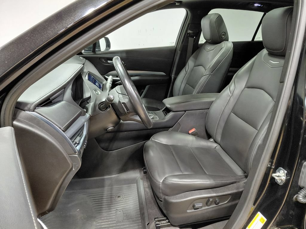 Used 2023 Cadillac XT4 Premium Luxury w/ Technology Package AWD/4WD image 4