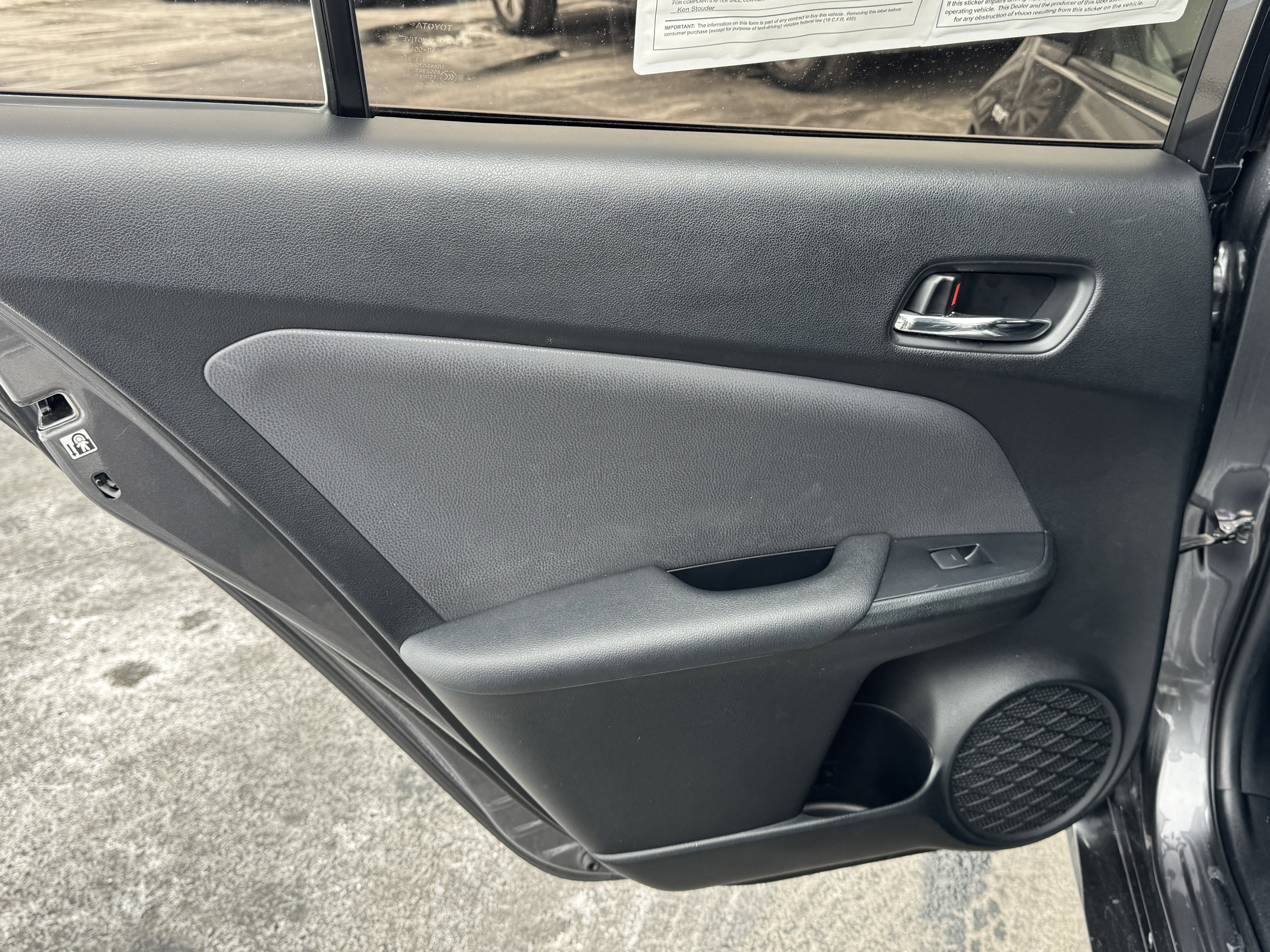 Used 2021 Toyota Prius L Eco image 32