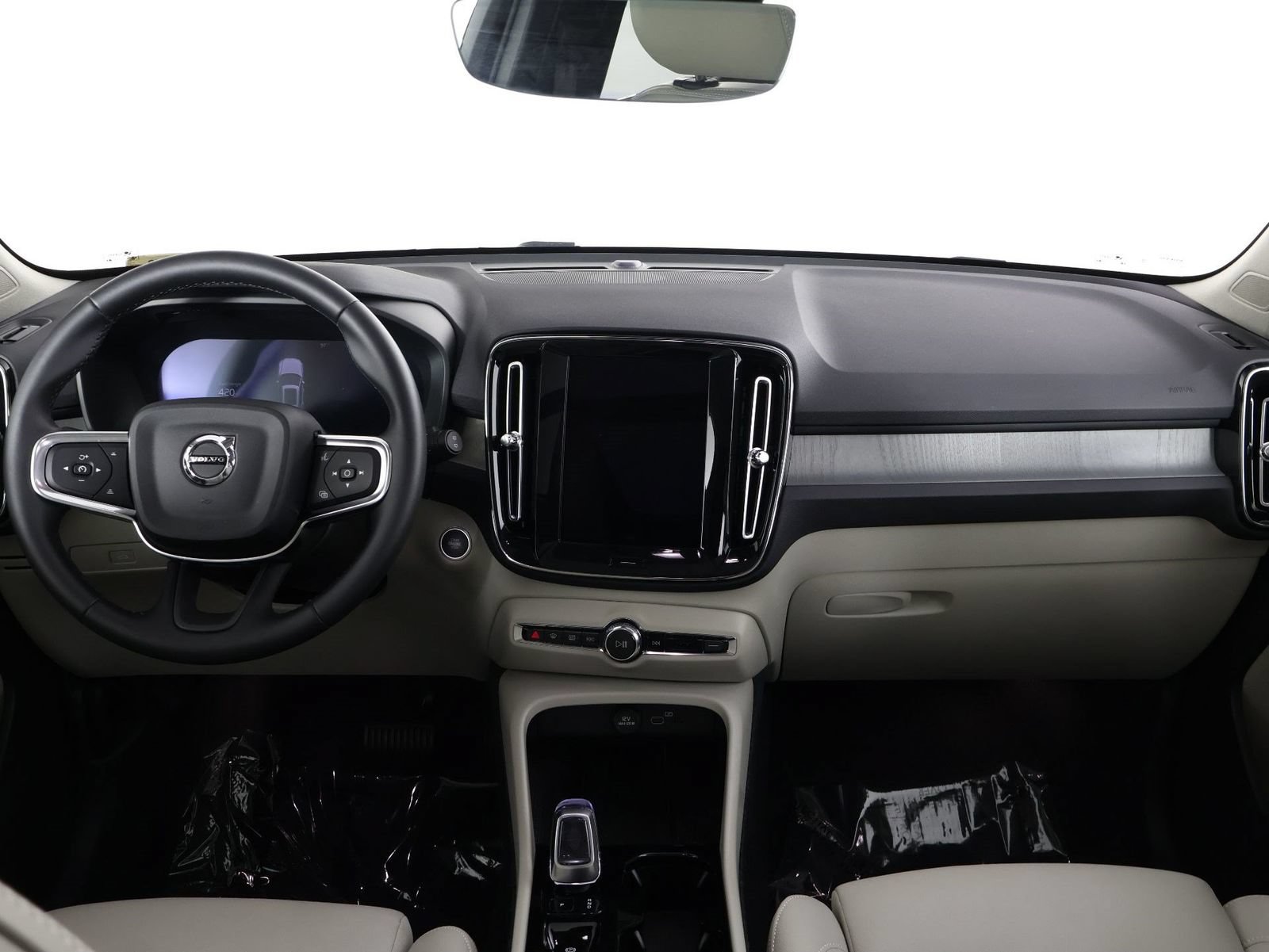 Certified 2026 Volvo XC40 B5 Plus AWD/4WD image 7