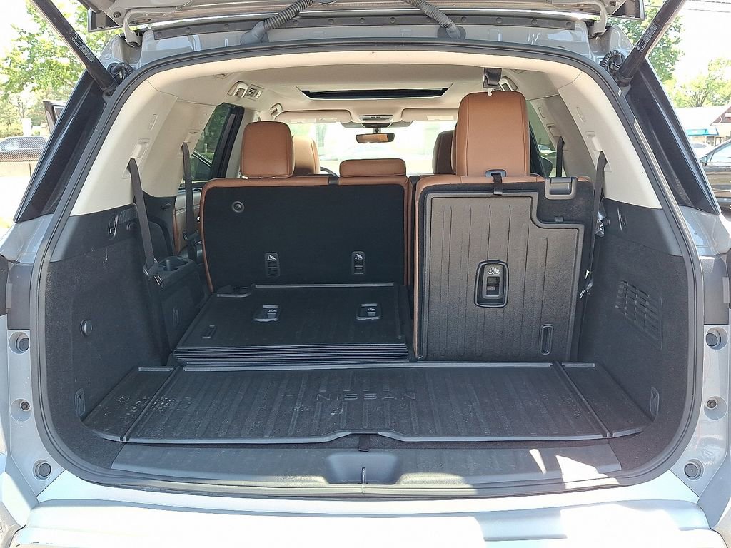 Used 2023 Nissan Pathfinder Platinum w/ Cargo Package AWD/4WD image 30