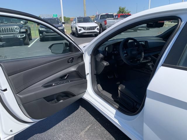 New 2026 Hyundai Elantra SEL Sport FWD image 18