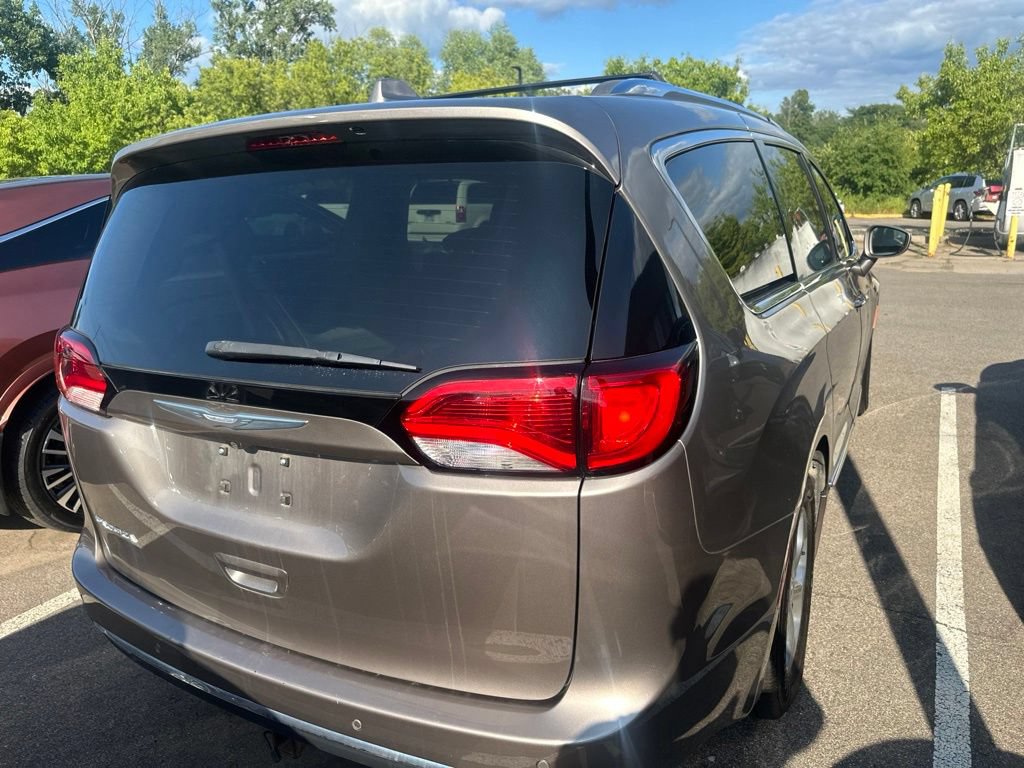 Used 2017 Chrysler Pacifica Touring-L Plus FWD image 26