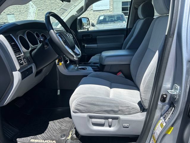 Used 2014 Toyota Sequoia SR5 AWD/4WD image 9