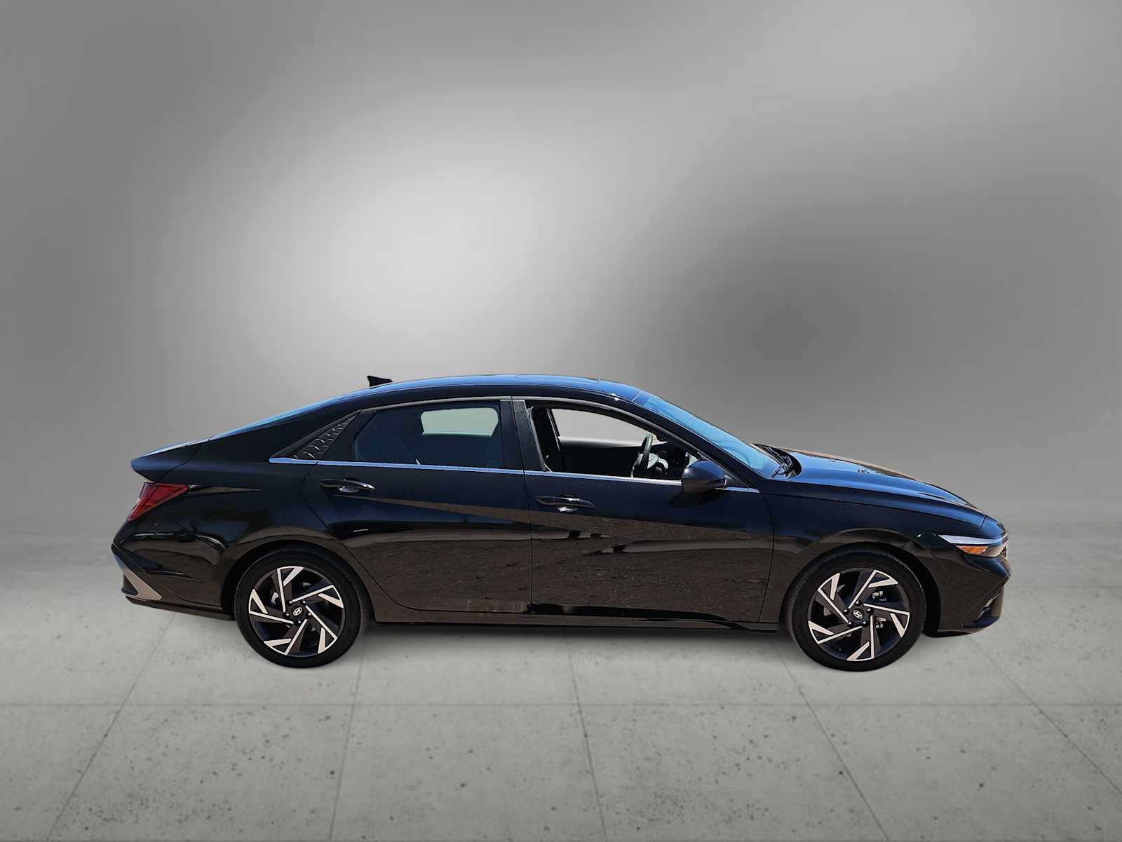 Certified 2025 Hyundai Elantra SEL FWD image 9