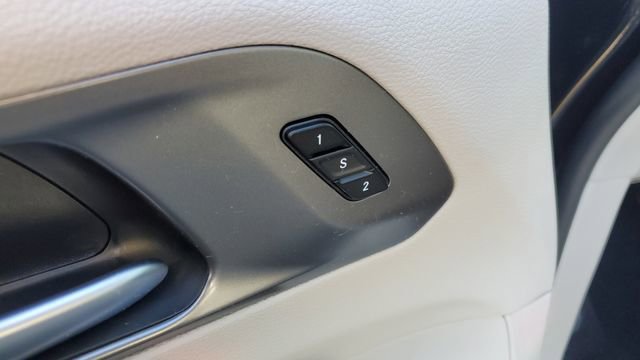 Certified 2024 Chrysler Pacifica Touring-L image 6