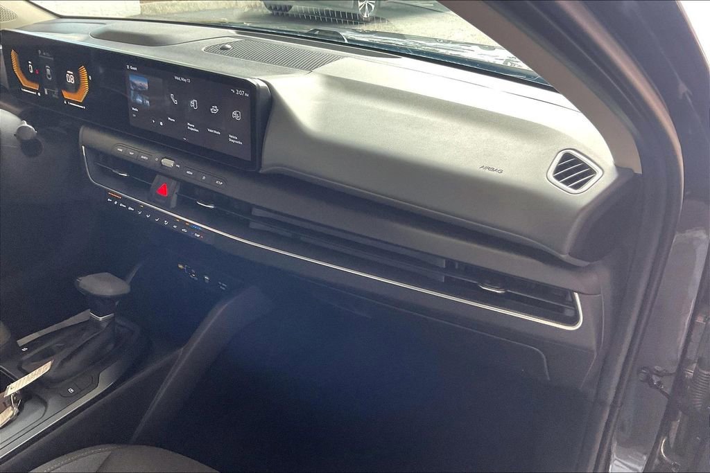 Used 2025 Kia K4 FWD image 24