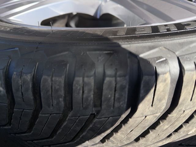 Used 2020 Volkswagen Tiguan SEL image 28