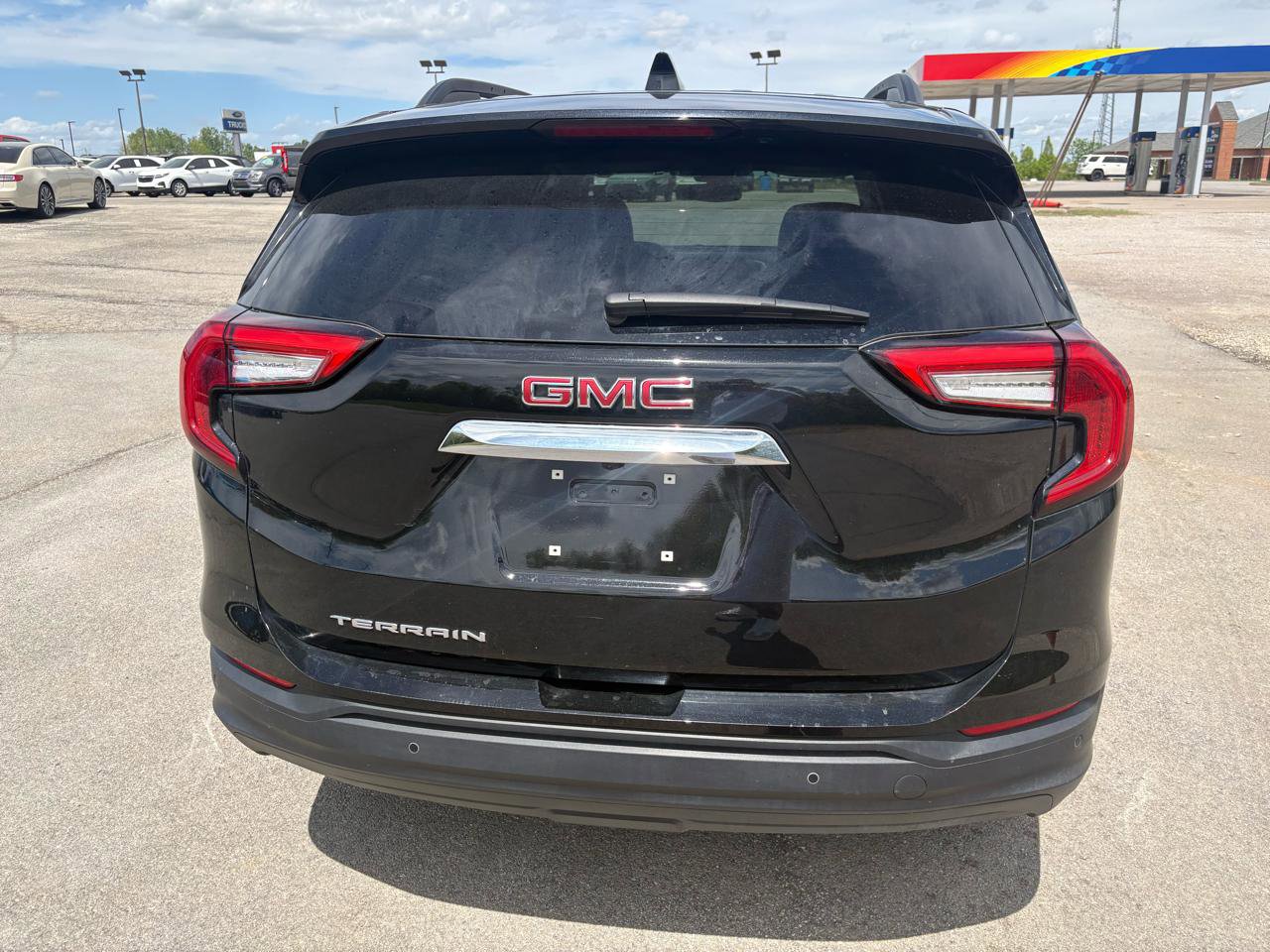Used 2024 GMC Terrain SLE w/ Driver Convenience Package FWD image 4