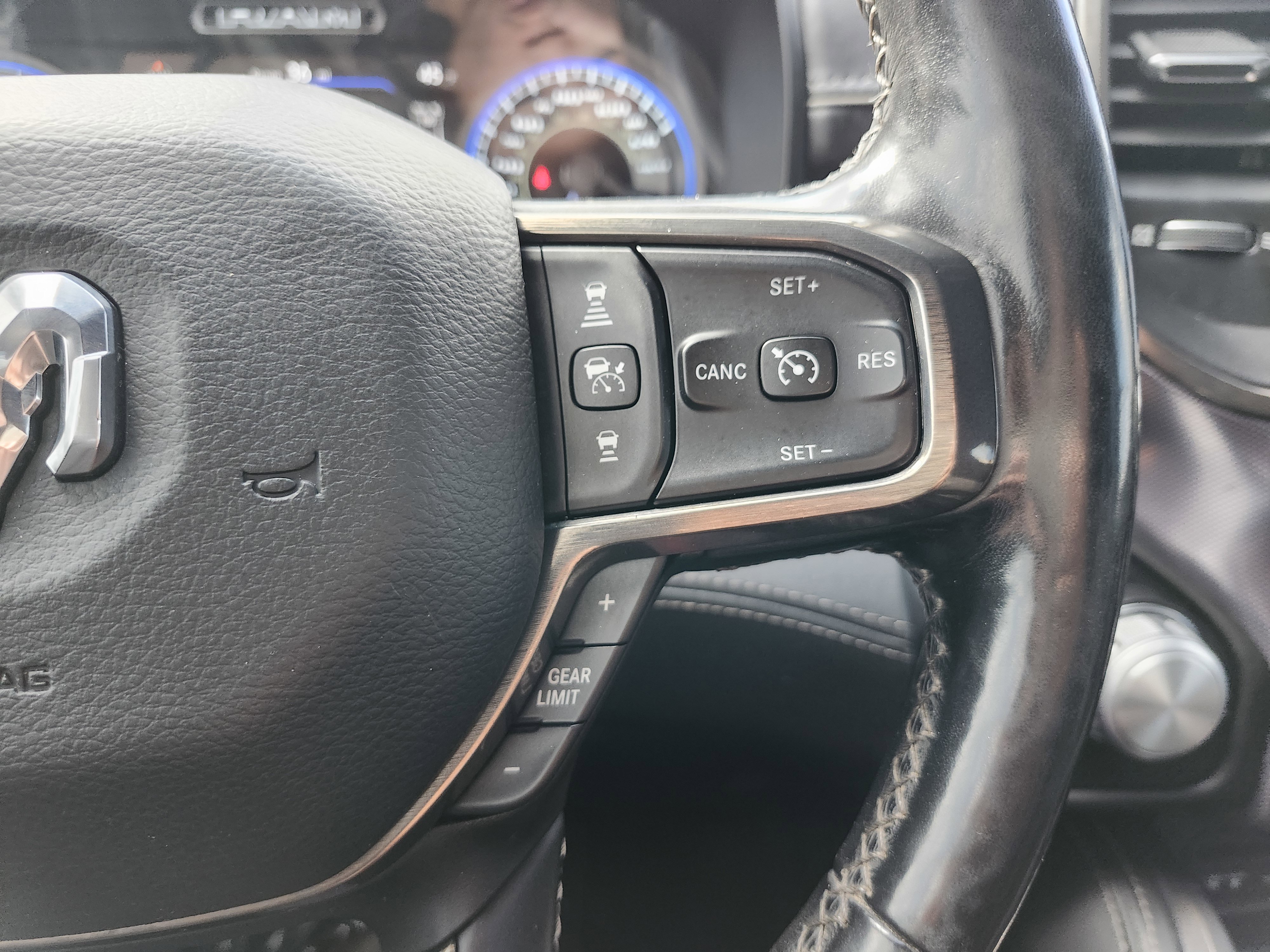 Used 2019 RAM 1500 Limited image 40