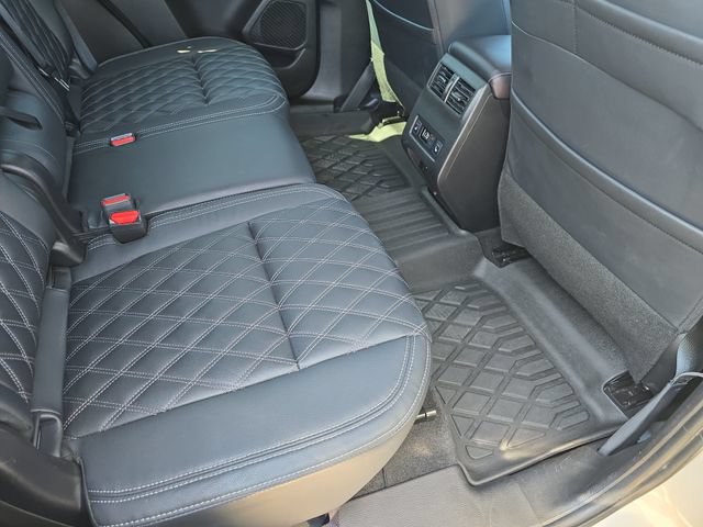 Used 2023 Mitsubishi Outlander 4WD Plug-In Hybrid image 12