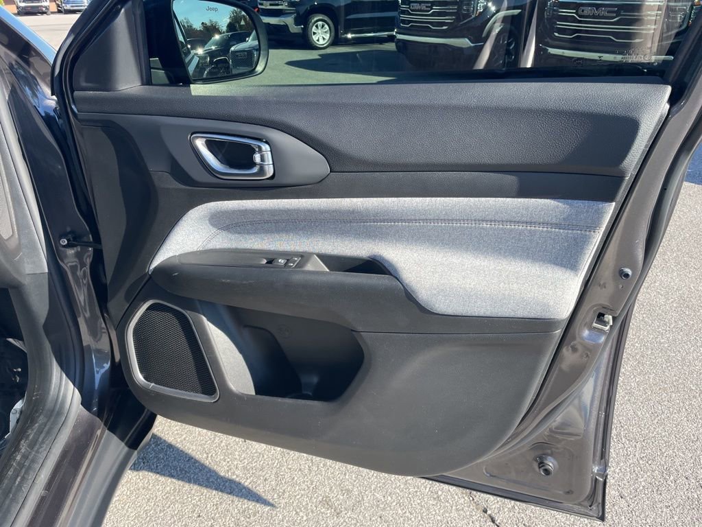 Used 2022 Jeep Compass Latitude image 29